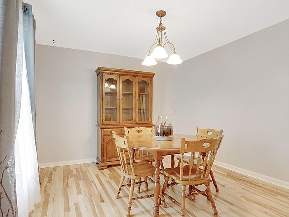 2nd image of 74 Granby Pl W