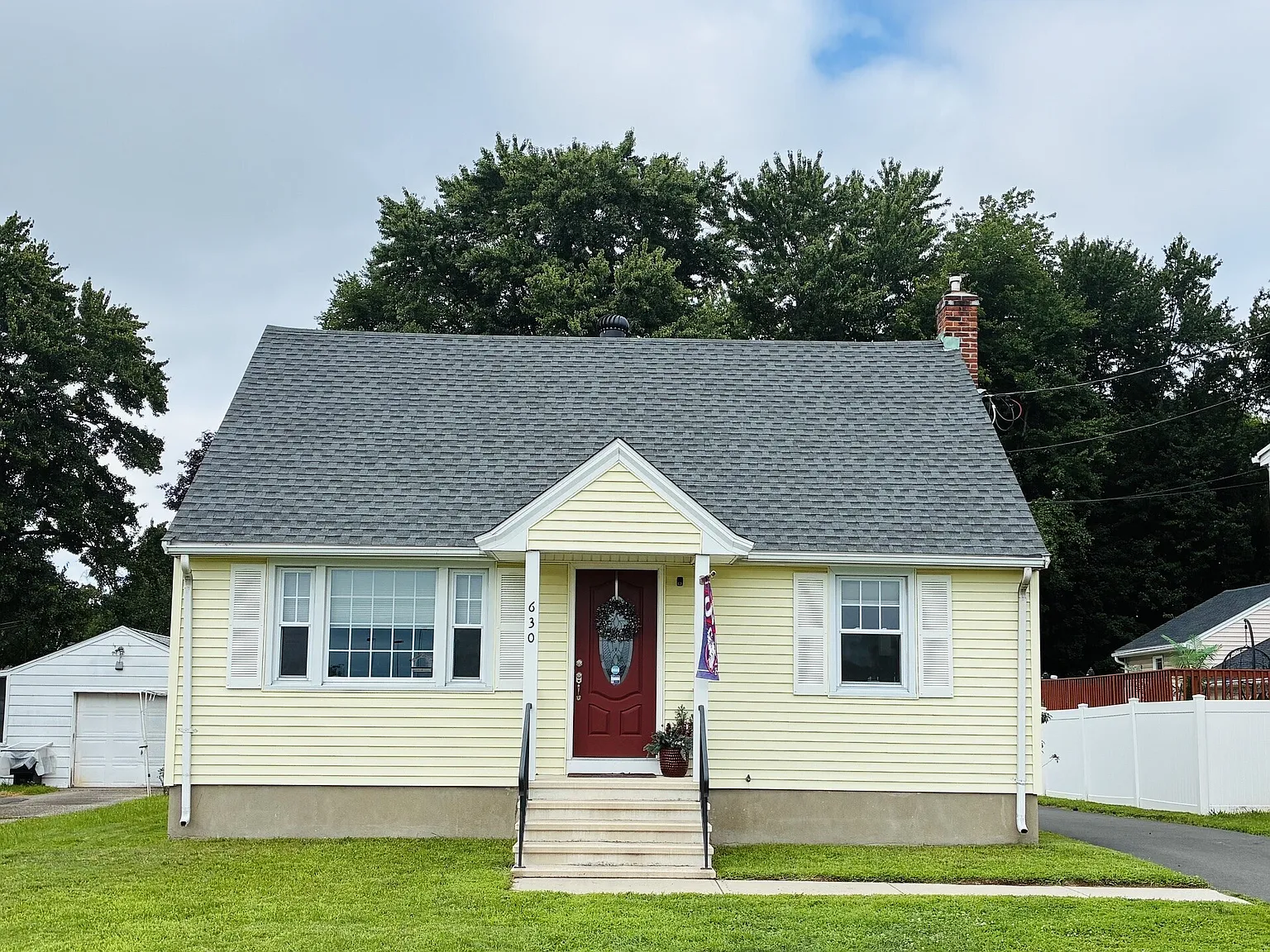 3 bed, 2.0 bath, 1188 sqft, $3,200 — Photo 1