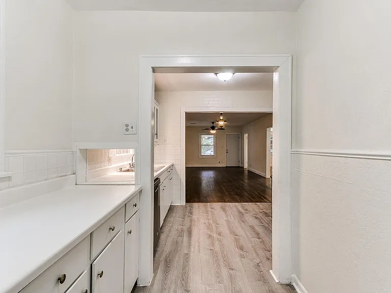 625 W Dewey St — Photo 58