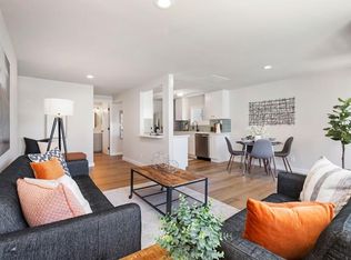944 N 102nd St, Seattle, WA 98133