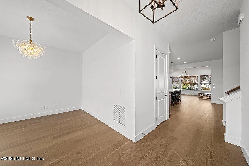 4 bed, 3.0 bath, 3179 sqft, $5,900 — Photo 4