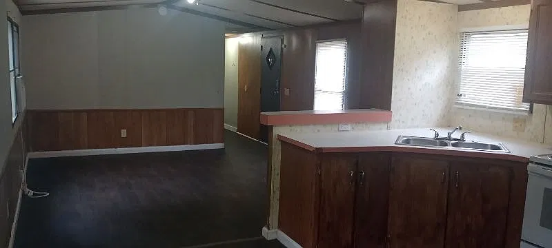 3 bed, 1000 sqft, $1,100 — Photo 4