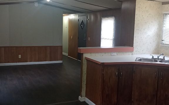 4th image of 203 Fox Briar Rd