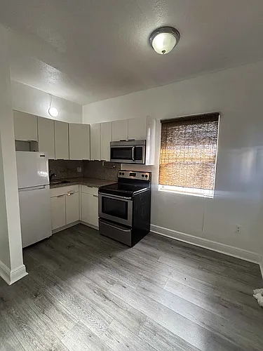 2718 SW 31st Pl #3 Photo 1