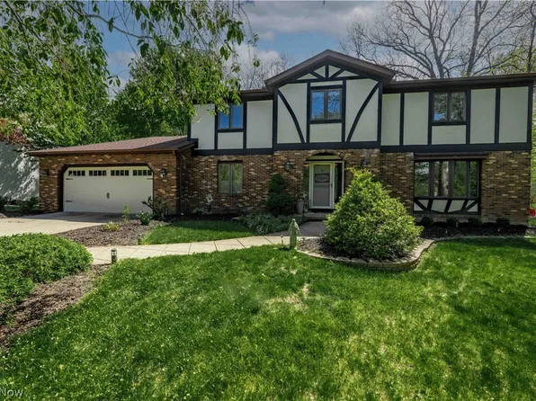 8861 Edgewood Dr, North Royalton, OH 44133