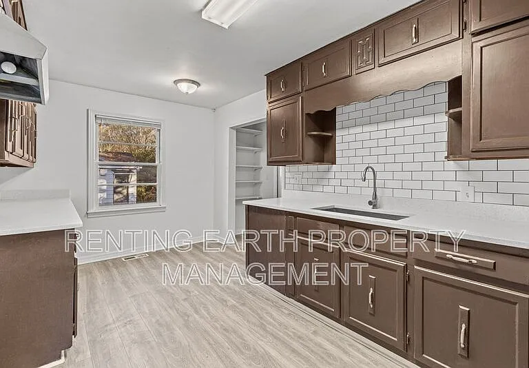 2321 4th St NE — Photo 6