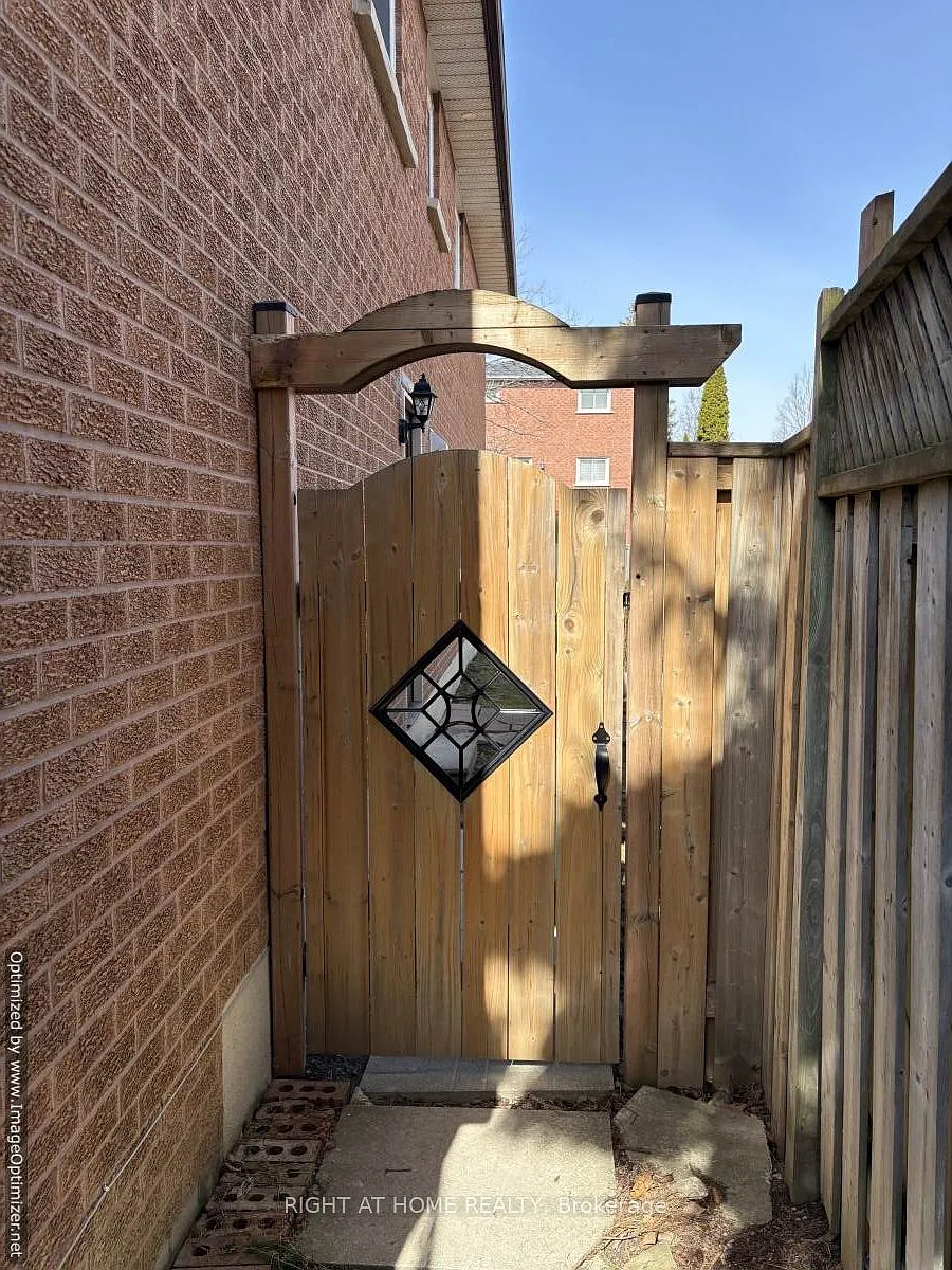 Building Photo - 571 Roselaire Trl #LOWER