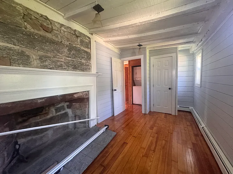 33 Carmichael Ln — Photo 21
