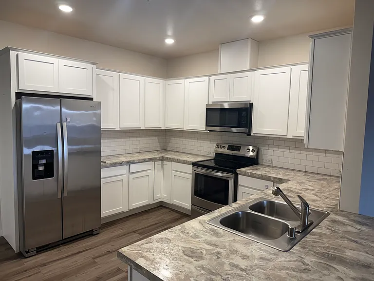 609 W Alder St #101 — Photo 4