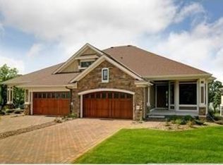 16 Riley Ridge Trl, Chanhassen, MN 55317