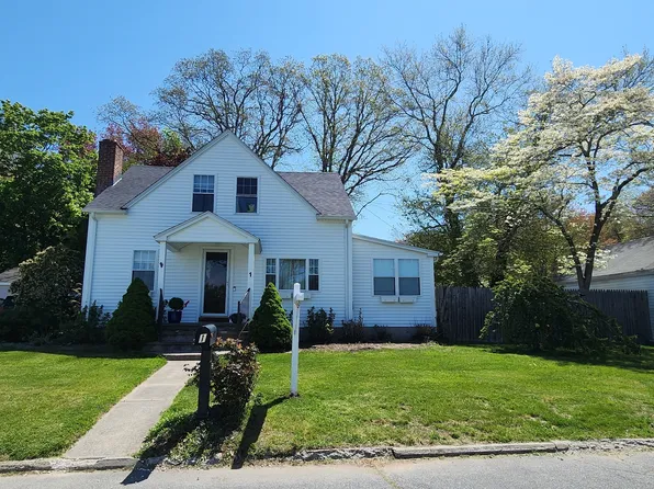 1 Middle Street, Waterford, CT 06385