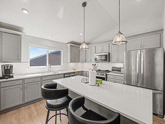 3rd image of 785 Harmony Valley Dr