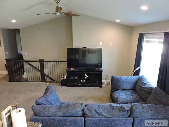 5th image of 605 Boulder St