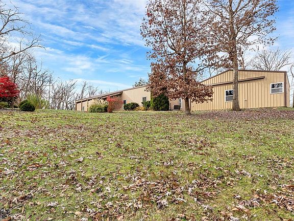 3rd image of 2469 Branch Ln