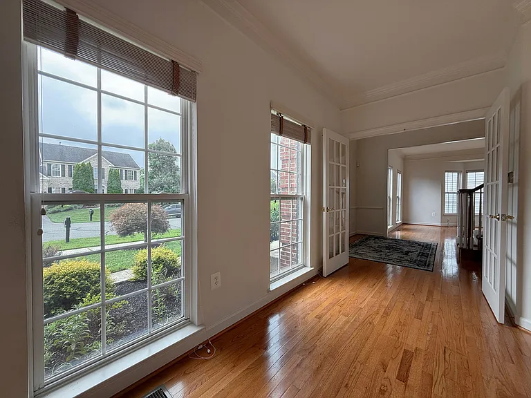 4415 Medallion Dr — Photo 8