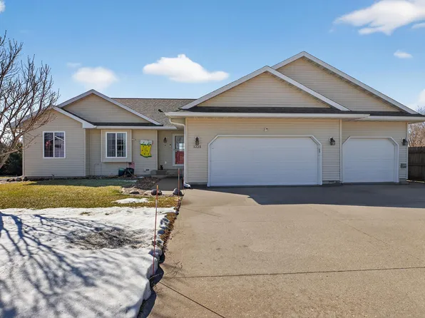 1225 10th St, Jesup, IA 50648