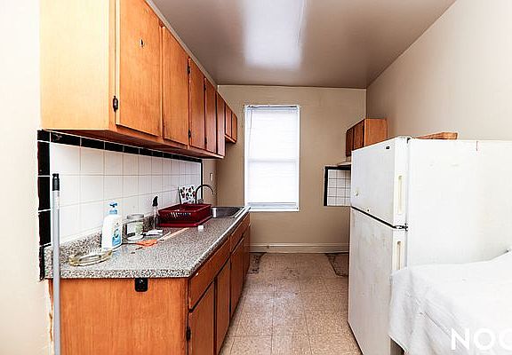 5th image of 2728 Church Ave #3A