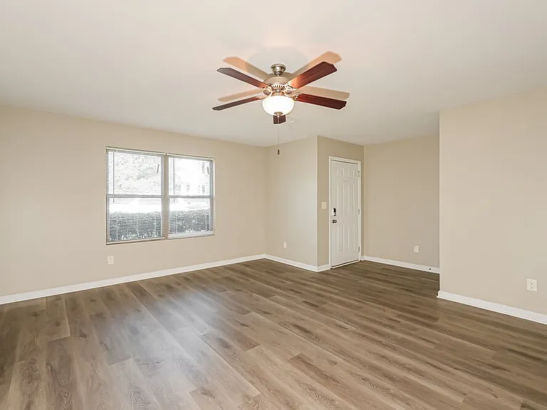 6107 Ruth St SW — Photo 4