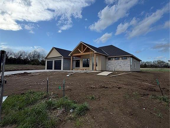 3rd image of 1110 Bluestem Cir