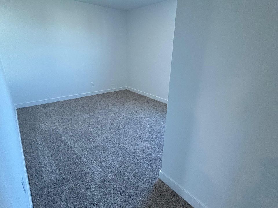 2nd image of 3681 Pinnacle Dr