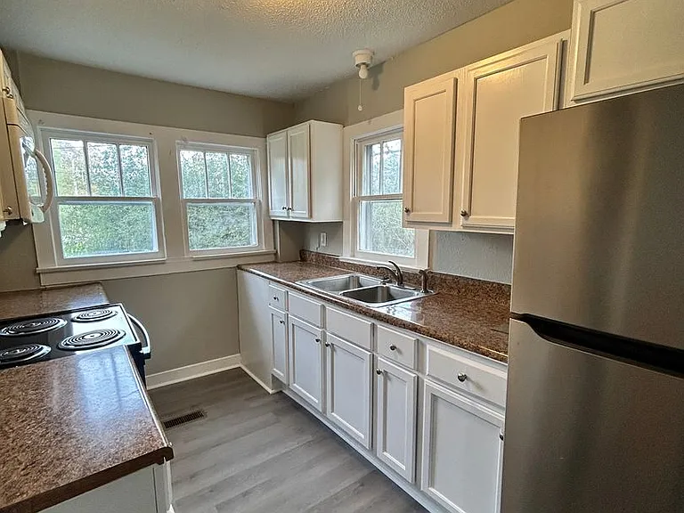 121 N Three Notch Rd — Photo 5