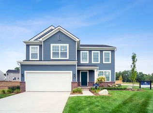 558 Village Pointe Cir, Waterford, MI 48328