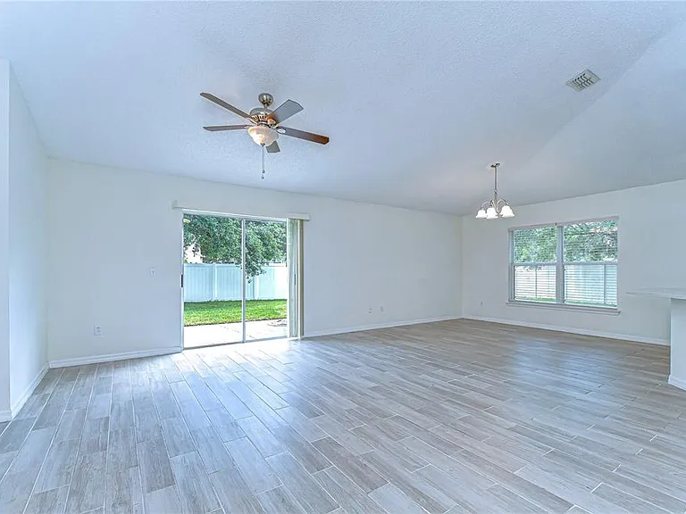 18303 Elmhurst Ln — Photo 20
