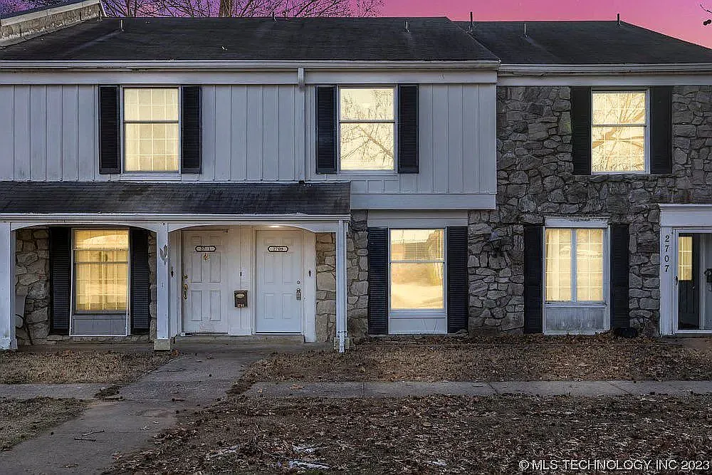 2 bed, 2.5 bath, 1148 sqft, $1,200 — Photo 1