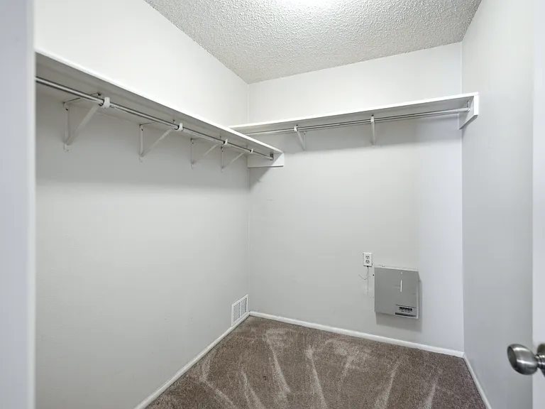 6826 Celes Meadow Dr — Photo 15