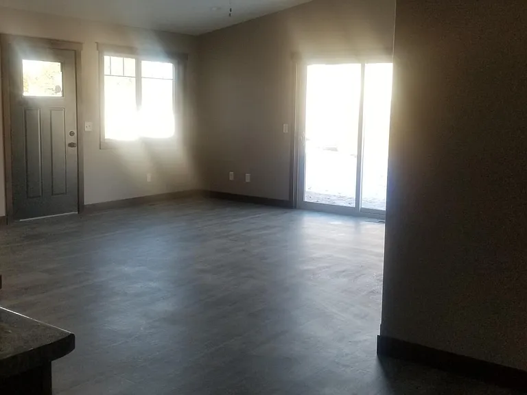 728 N Broadway St — Photo 4
