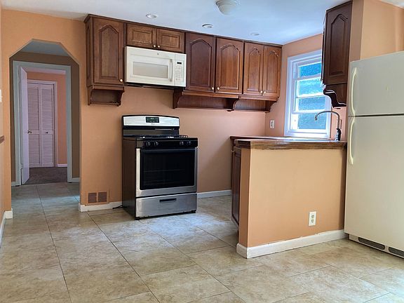 3rd image of 44 Coolidge Ave