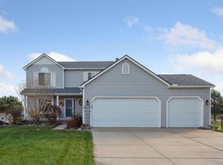 9519 Pere Marquette Dr, Grand Blanc, MI 48439