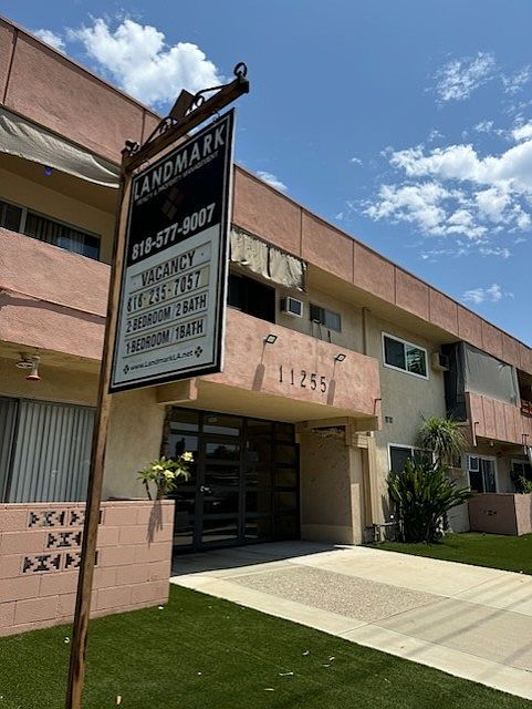 1st image of 11255 Moorpark St APT 2