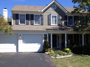 1046 Stratford Hill Dr, Cincinnati, OH 45230