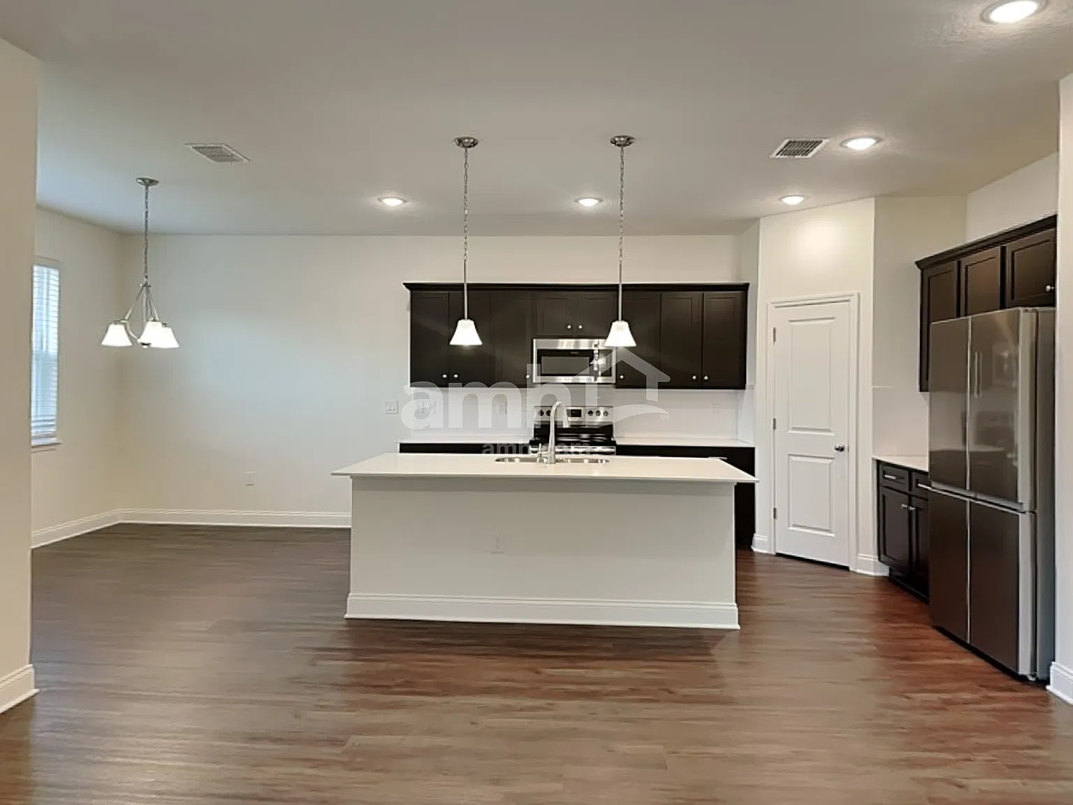 5 bed, 3.0 bath, 2377 sqft, $2,610 — Photo 4