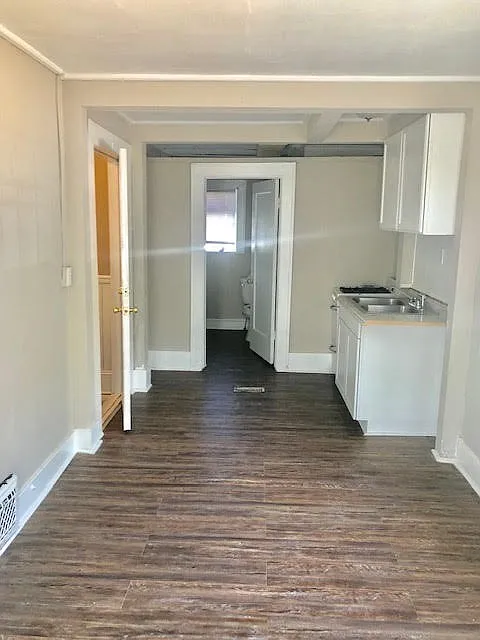 1204 S Hydraulic Ave — Photo 2