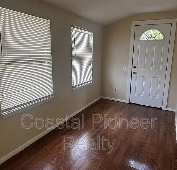 606 Cross St — Photo 3