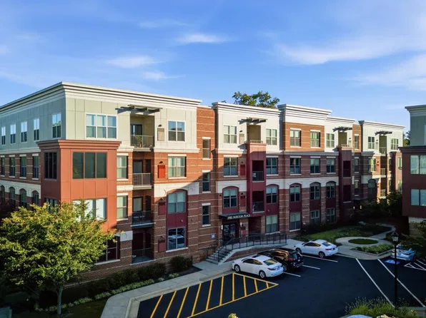3985 Norton Pl Unit 104, Fairfax, VA 22030