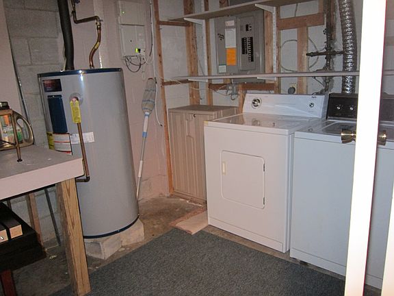 utility room w/d
