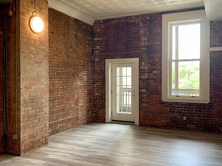 306 S Main St #2A — Photo 4