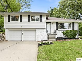 9762 Grover St, Omaha, NE 68124