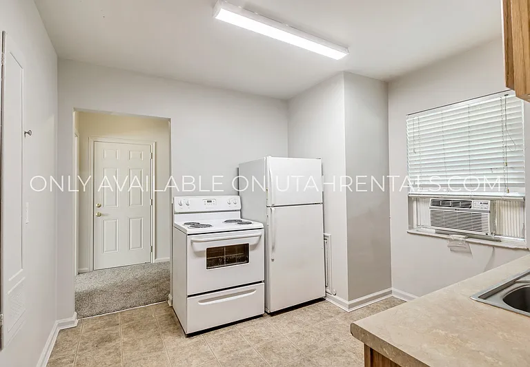 511 N 100 W #8 — Photo 5
