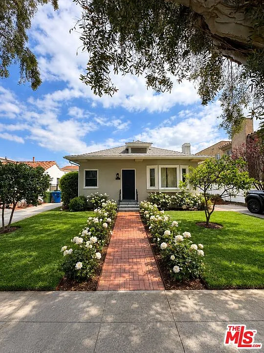 1128 S La Peer Dr