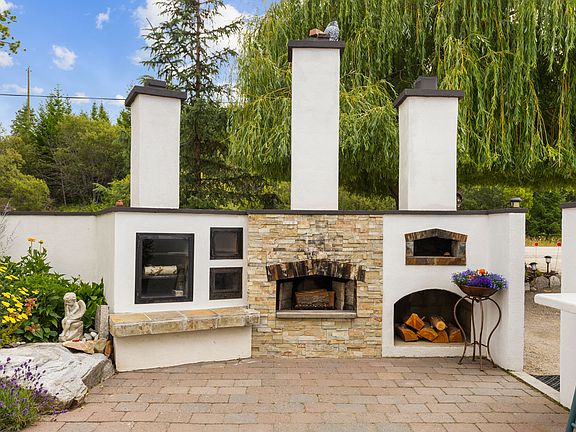 3rd image of 2286 Carmi Rd