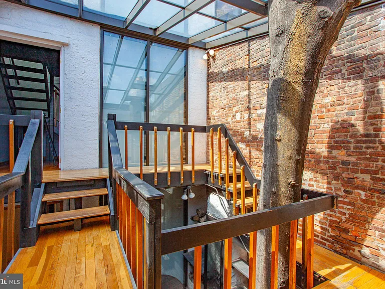 733 N 24th St — Photo 35