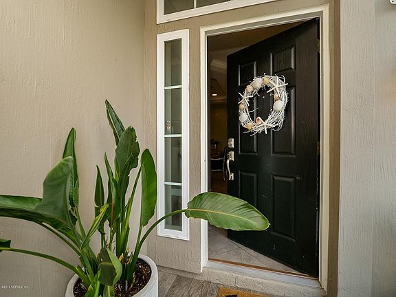 4th image of 547 Captiva Dr