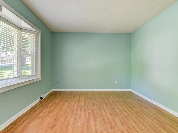 3rd image of 6255 Narragansett Dr