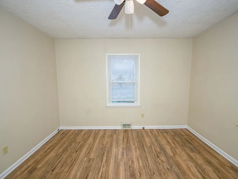 1033 Fairview Ave — Photo 8