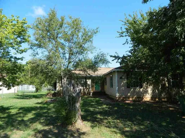 419 E Texas St, Walters, OK 73572