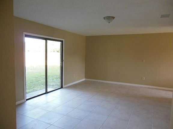 5th image of 114 Crawford Dr